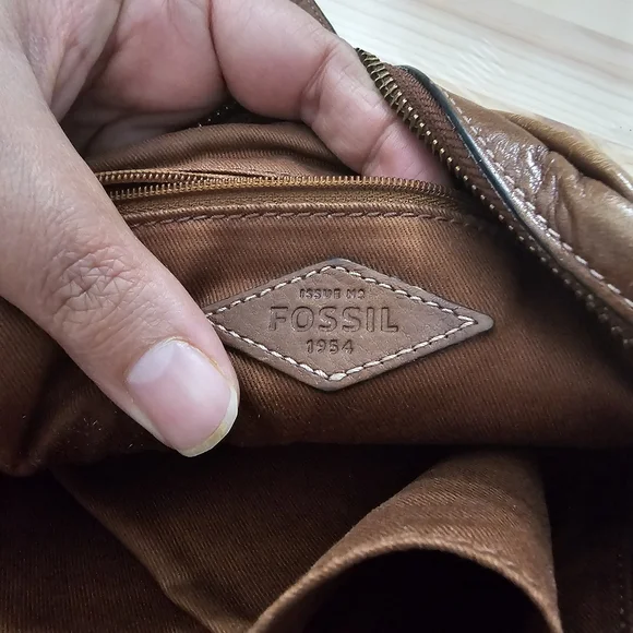 Fossil Tan Leather Crossbody Bag - Picture 7 of 10